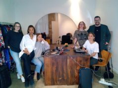 Foto: Dominik Wachta mit seinem Team bei einem Magazin-Auftrag in Paris Copyright: Privat