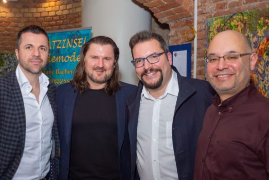 Foto "kurdali_Auer_Wachta_Ducoing": Fussballmanager Denis Kurdali, Simon S. Auer von Goldwell Austria, sowie die Modelmanager Dominik Wachta & Fernando Ducoing L. Barragán. Copyright: Albert Stern