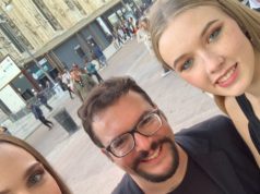 Foto "Models_mitWachta": Sarah Kühschweiger, Modelmanager Dominik Wachta und Sarah Schmidt am Mailänder Set von Wisdom of the Source Copyright: Privat